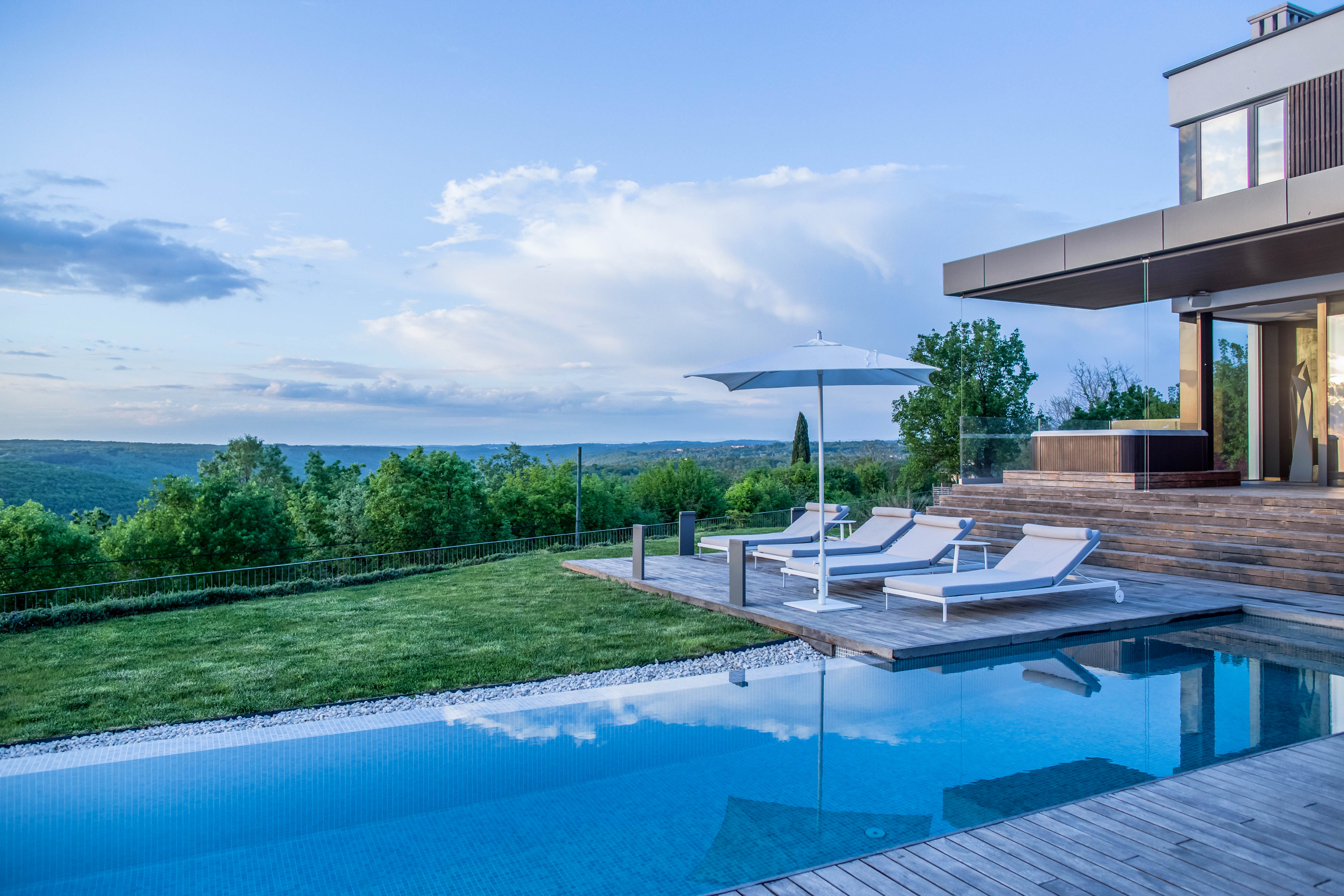 Villa di lusso per vacanze con piscina privata, jacuzzi e sauna.