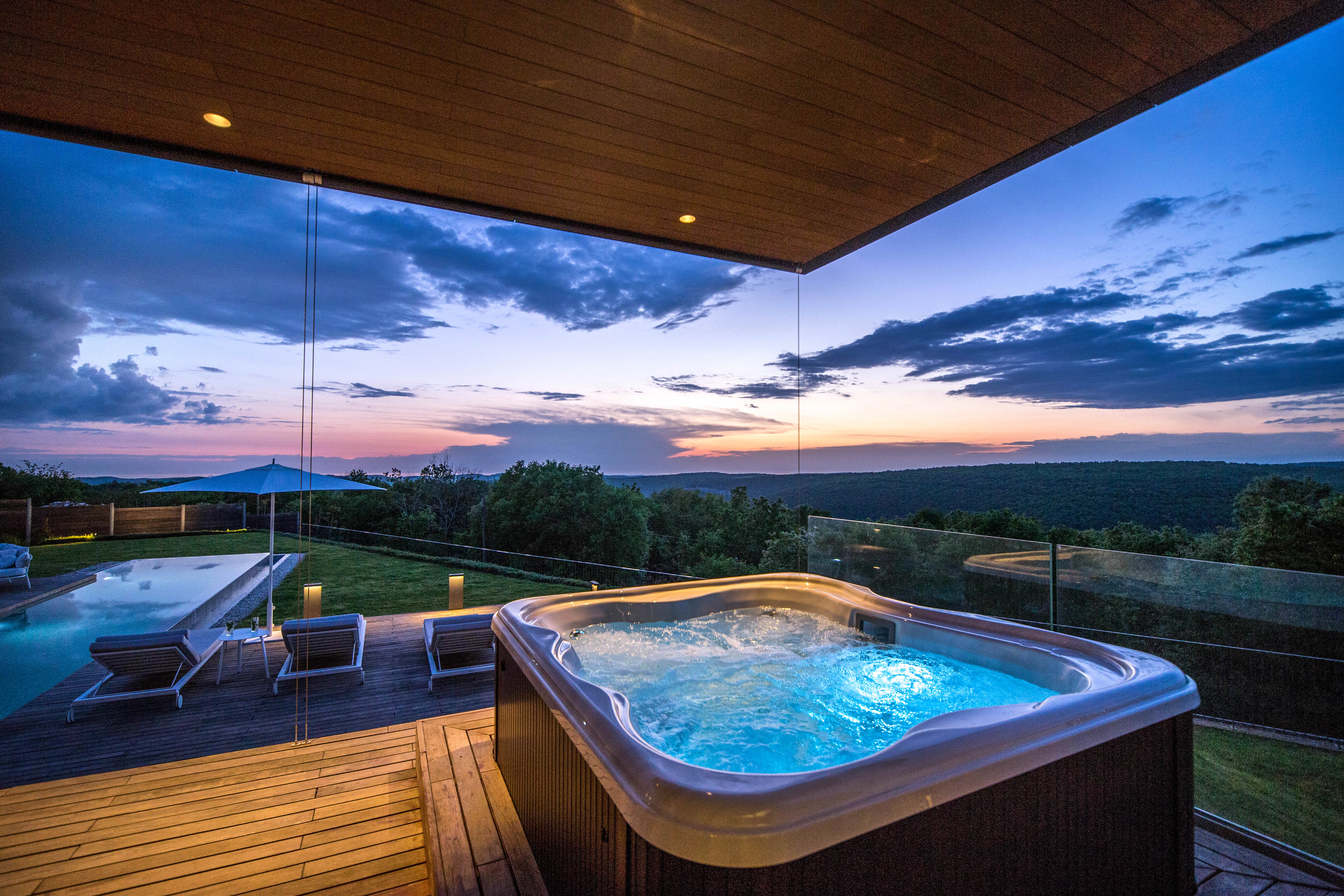 Villa di lusso per vacanze con piscina privata, jacuzzi e sauna.