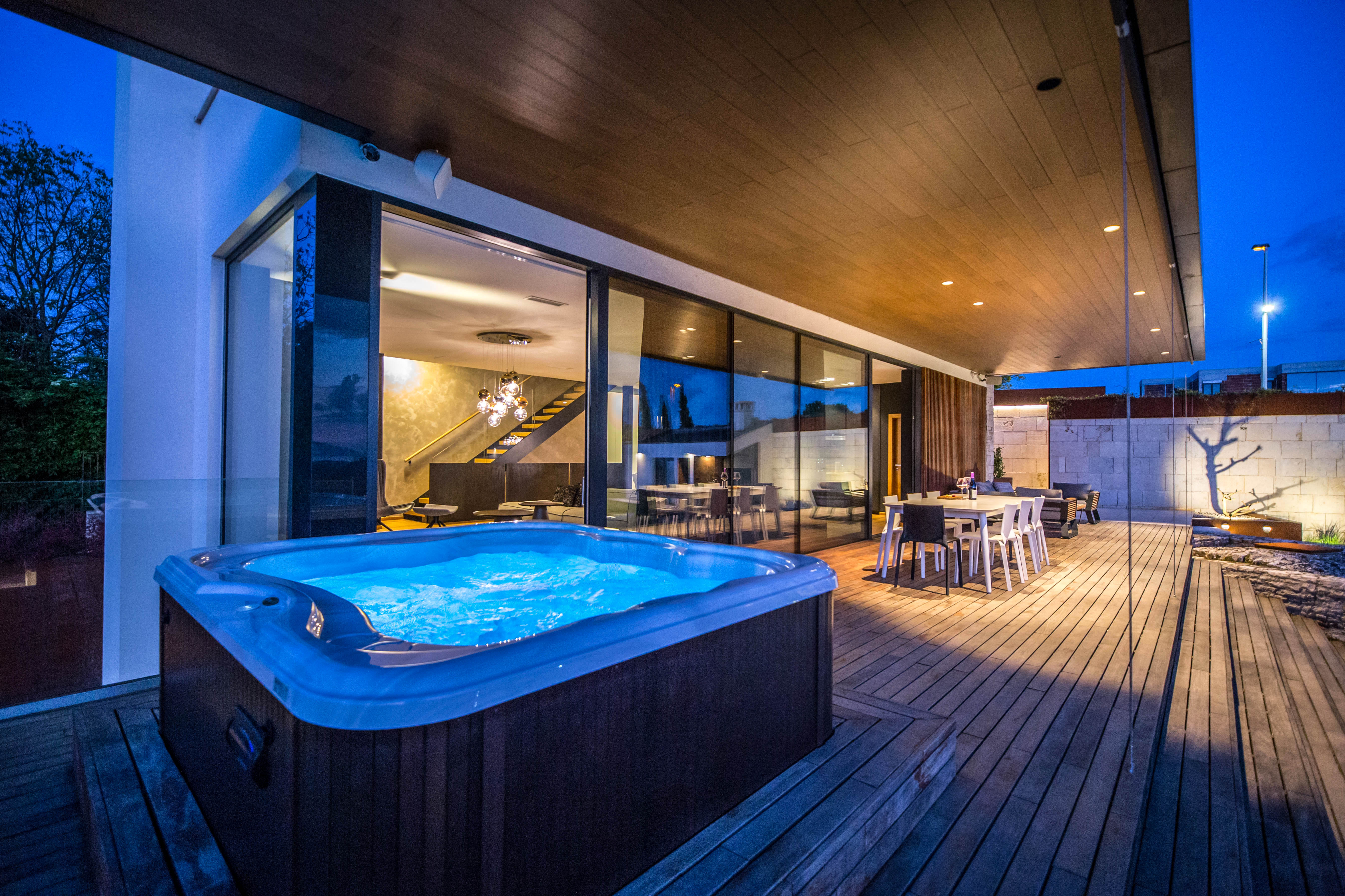 Villa di lusso per vacanze con piscina privata, jacuzzi e sauna.