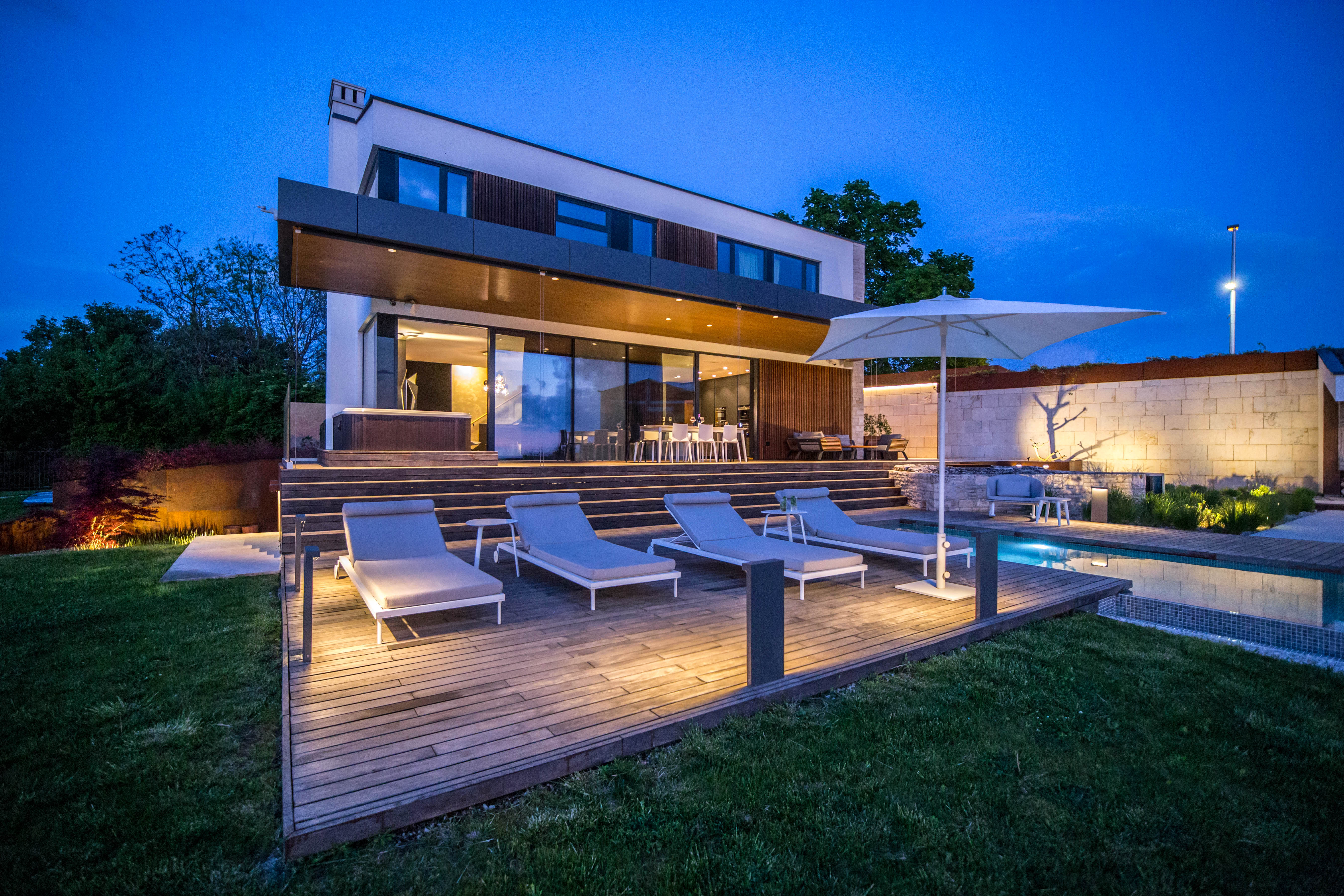 Villa di lusso per vacanze con piscina privata, jacuzzi e sauna.