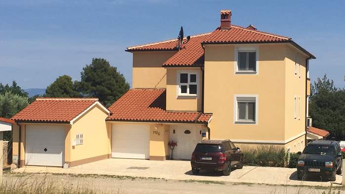 Apartments in Ližnjan, located in a private house, 500 m from sea, 9