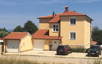 Apartments in Ližnjan, in privaten Haus, 500 m vom Meer entfernt