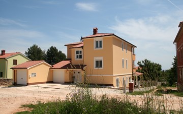 Appartamenti a Ližnjan, situati in casa privata, a 500 m dal mare