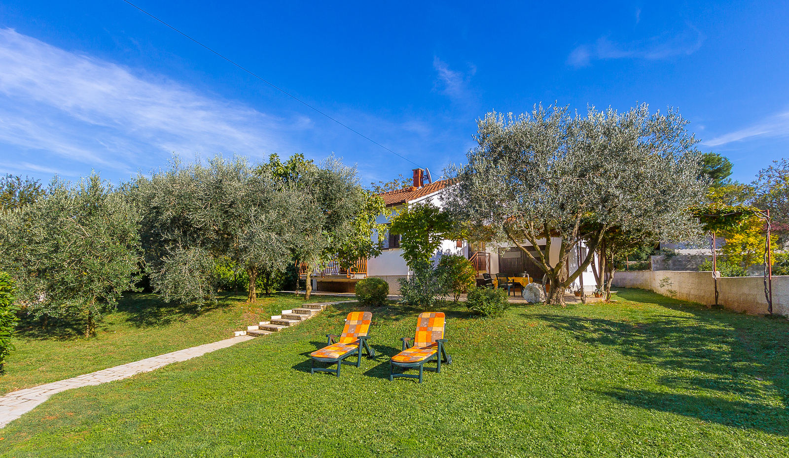 Holiday house in Medulin with spacious garden and terrace