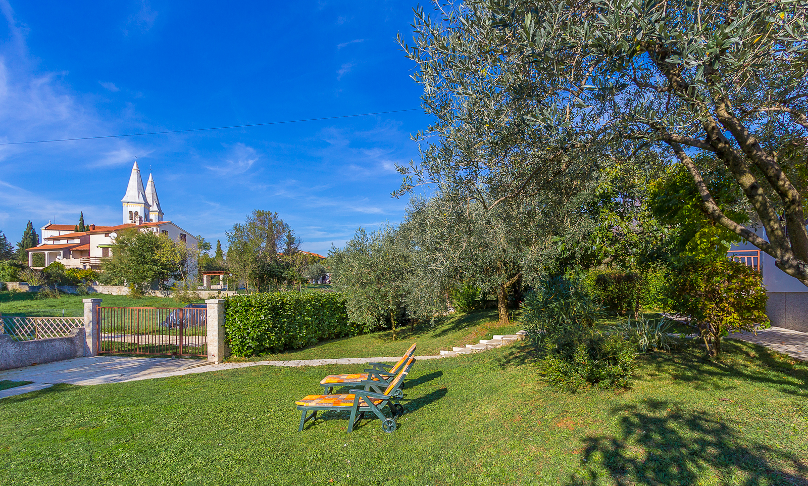 Holiday house in Medulin with spacious garden and terrace