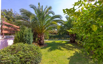 Casa familiare con bellissimo giardino offre alloggio a Medulin