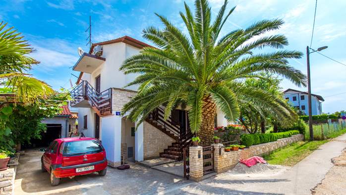 Family house surrounded by palm trees offers good accommodation, 17