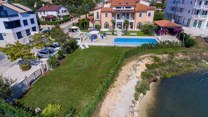Private house with apartments just by the sea with outdoor pool, 20