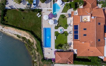 Private house with apartments just by the sea with outdoor pool