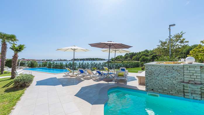 Private house with apartments just by the sea with outdoor pool, 26