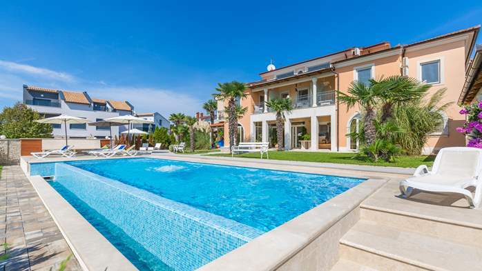 Private house with apartments just by the sea with outdoor pool, 14