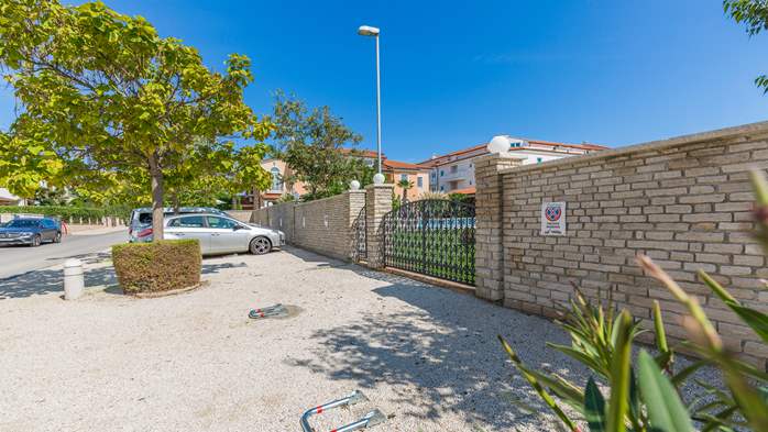 Private house with apartments just by the sea with outdoor pool, 47