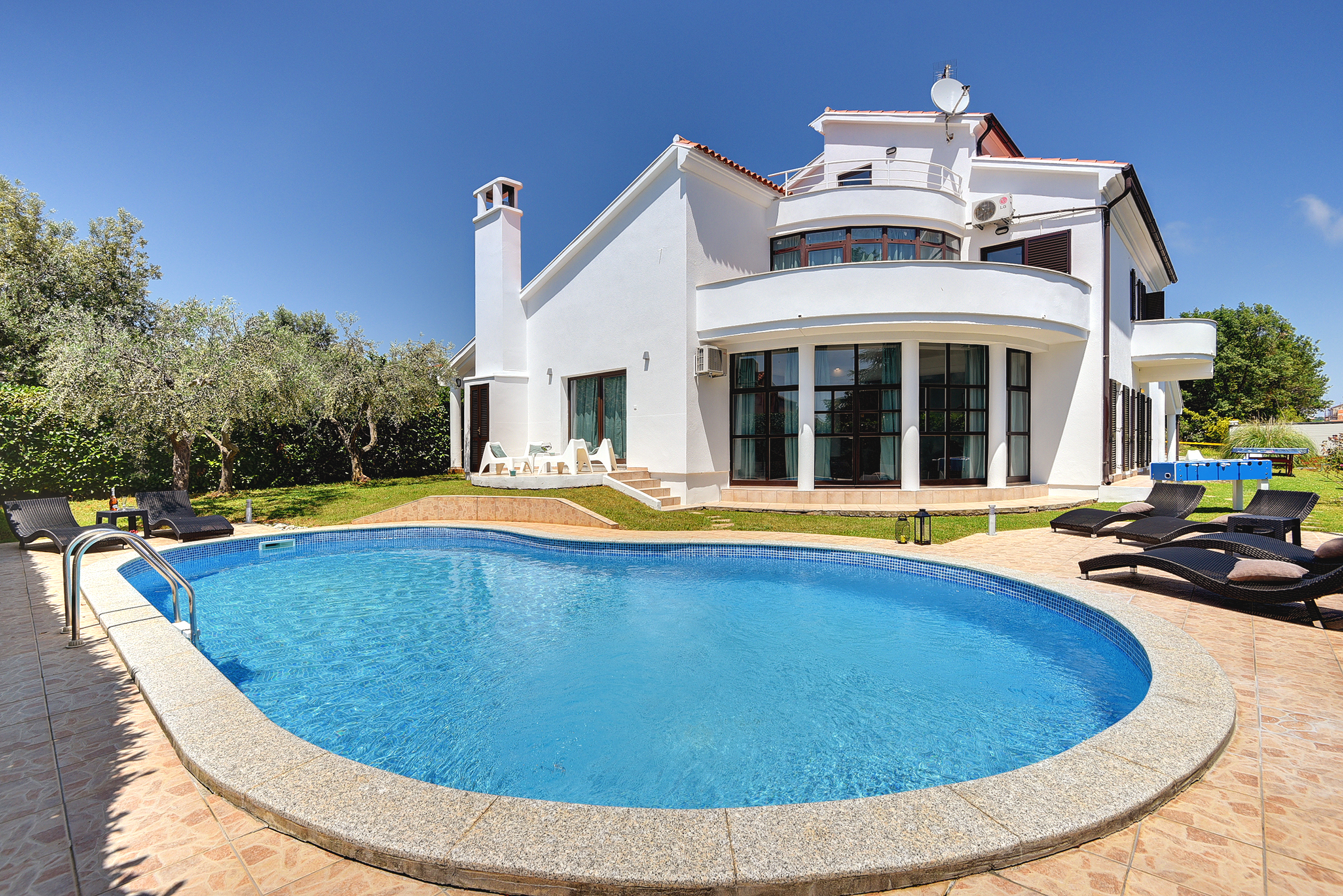 Villa with sea view, private pool, sauna and gym