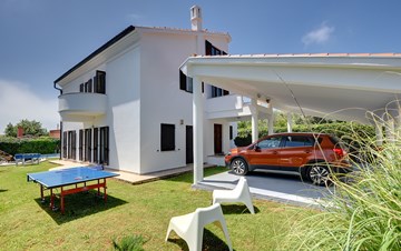 Villa with sea view, private pool, sauna and gym