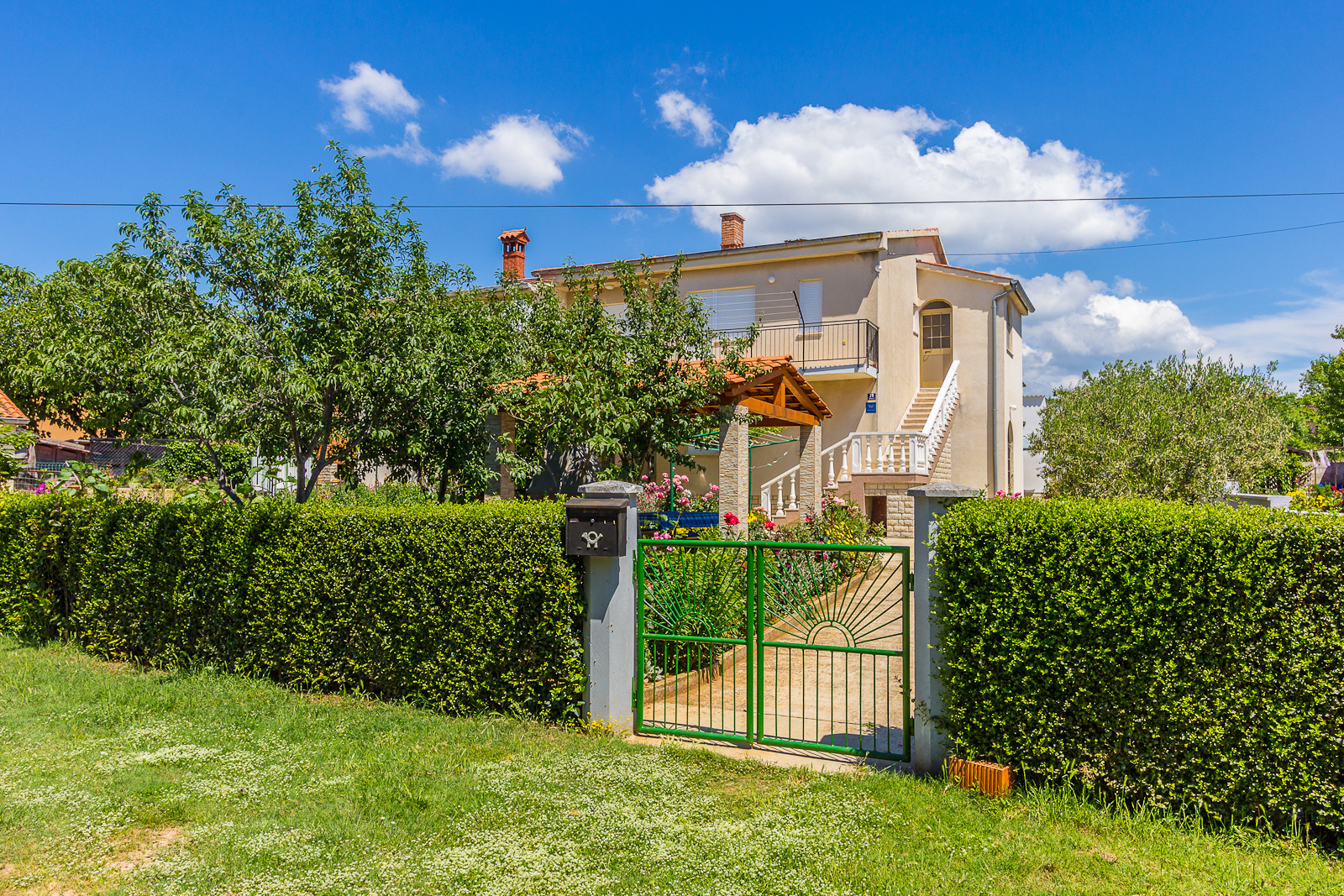 Affascinante casa con giardino e appartamenti di buon gusto