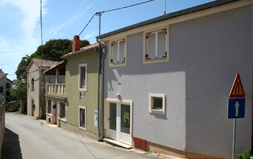 House in the center of Medulin with apartment for 4 people