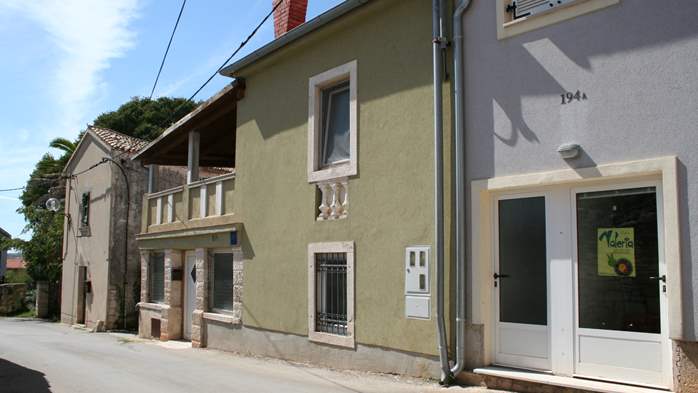 House in the center of Medulin with apartment for 4 people, 19