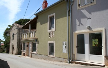 House in the center of Medulin with apartment for 4 people