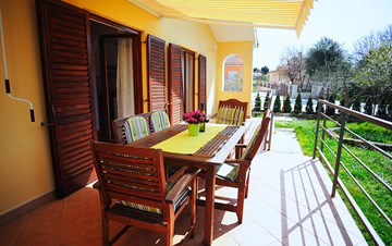 Comfortable house in Medulin, close to the sea, with garden