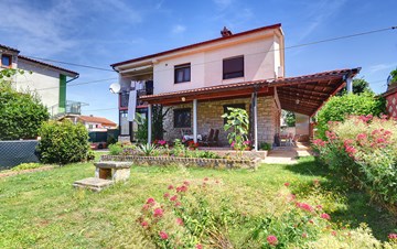 Family house with beautiful garden offers pleasant accommodation