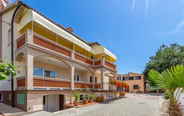 Das große,hübsch eingerichtete Haus Nevija mit Apartments,Medulin