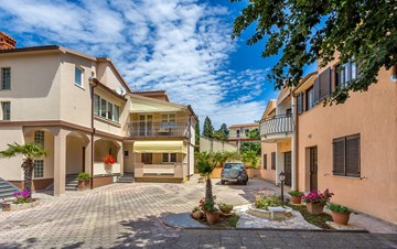 Grande e graziosa casa Nevija a Medulin offre appartamenti