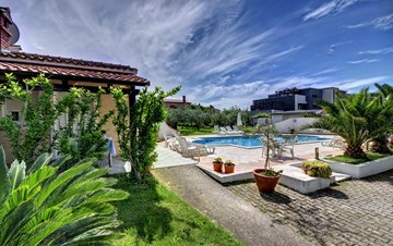 Modern eingerichtetes Ferienhaus in Medulin mit Pool und Garten