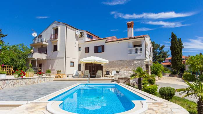 Grande casa con appartamenti e piscina comune a Medolino, 13