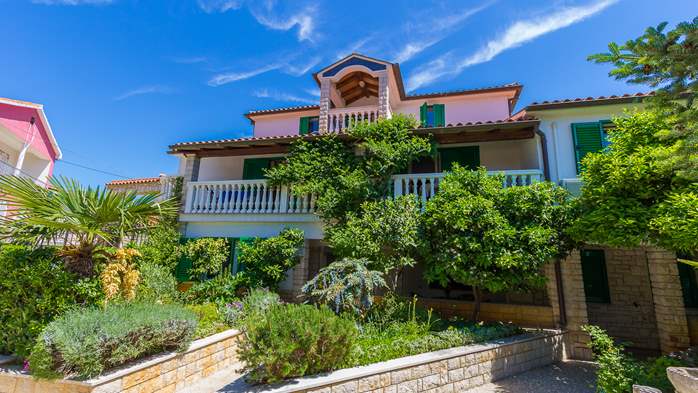 Familienhaus mit schönen Wohnungen und Pool in Medulin, 21