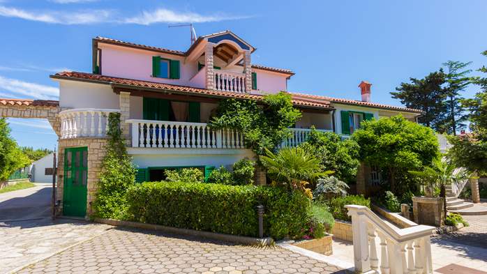 Familienhaus mit schönen Wohnungen und Pool in Medulin, 22