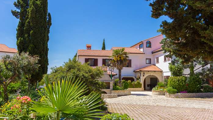 Familienhaus mit schönen Wohnungen und Pool in Medulin, 23