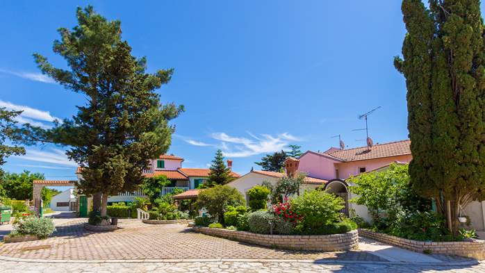 Familienhaus mit schönen Wohnungen und Pool in Medulin, 25