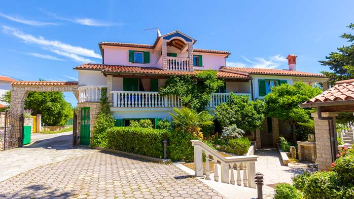 Familienhaus mit schönen Wohnungen und Pool in Medulin, 26
