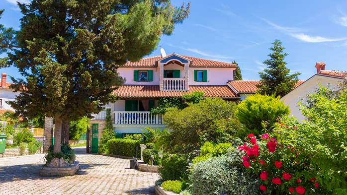 Familienhaus mit schönen Wohnungen und Pool in Medulin, 27