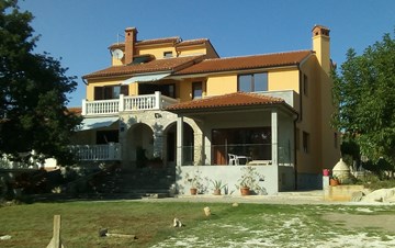 Schönes Haus in Medulin bietet Apartments in der Nähe des Meeres