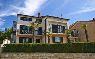 Villa with landscaped garden offers good accommodation