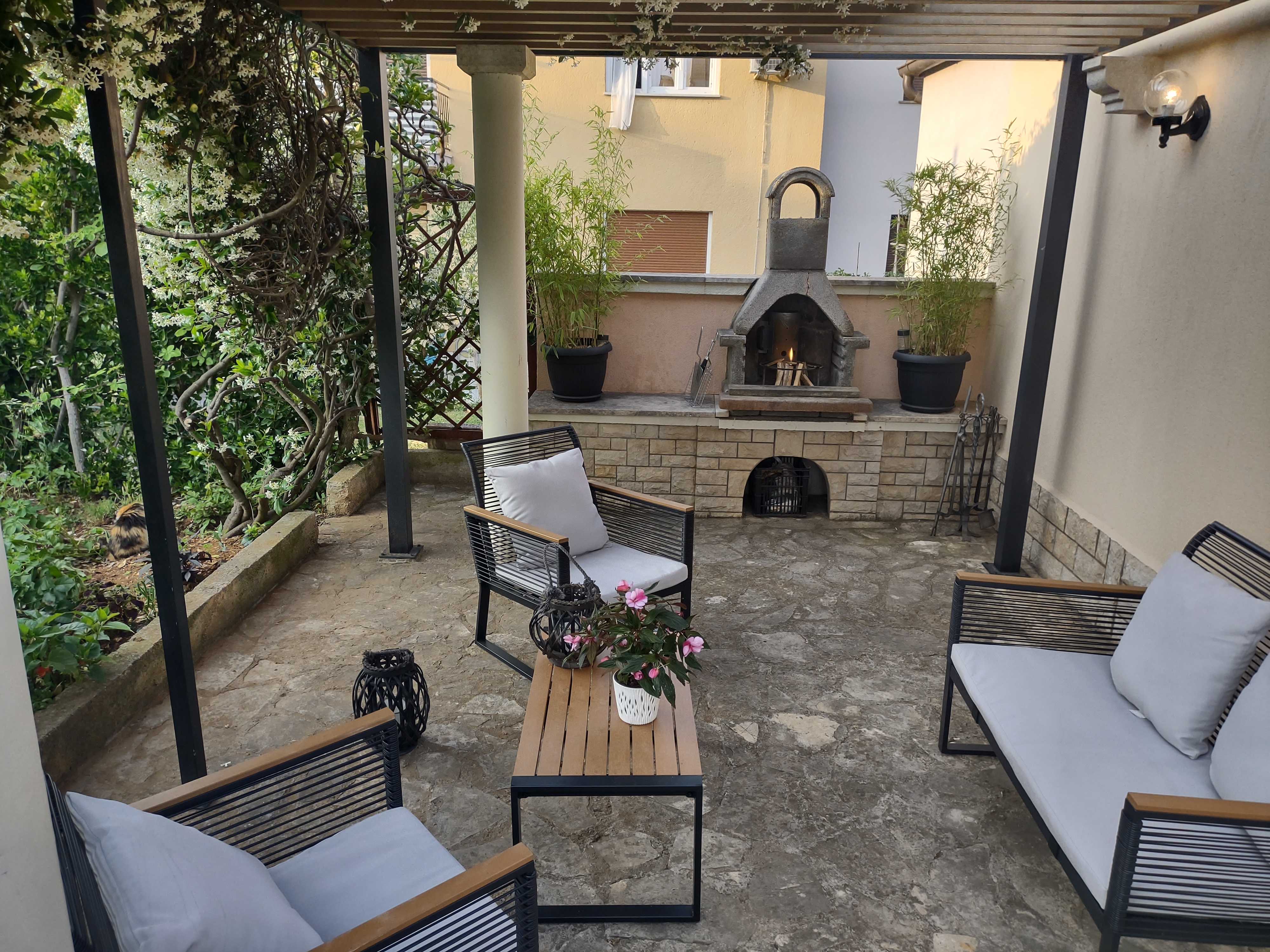 Casetta per due persone con aria condizionata e tarrazza, a  Pola