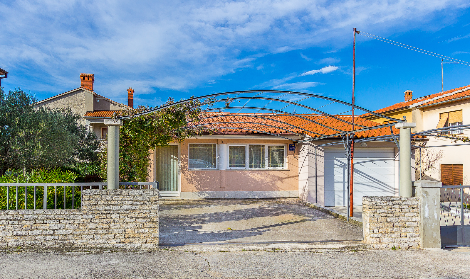 Casetta per due persone con aria condizionata e tarrazza, a  Pola