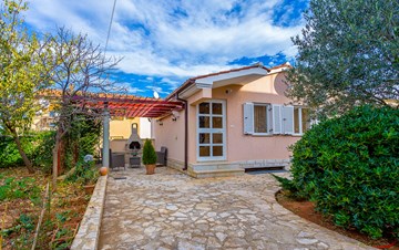 Air conditioned house for two persons, with terrace, in Pula