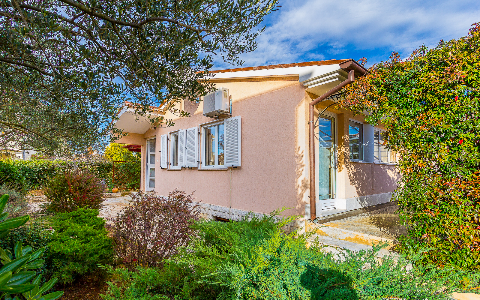 Casetta per due persone con aria condizionata e tarrazza, a  Pola