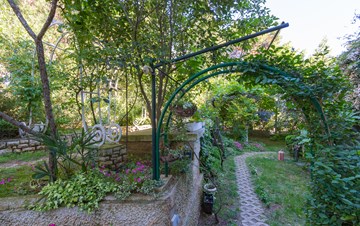 Schönes Haus umgeben von viel Grün bietet Unterkunft in Pula