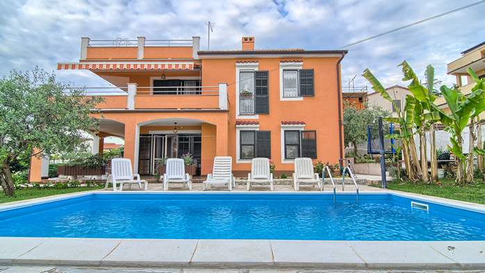 Family house with pool in Pula offers comfortable apartments, 13