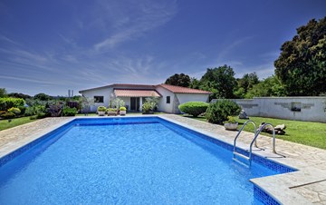 Casa moderna a Pula offre una vacanza indimenticabile con piscina
