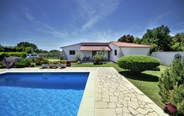 Casa moderna a Pula offre una vacanza indimenticabile con piscina