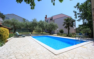 House with pool in Pula offers accommodation in apartments