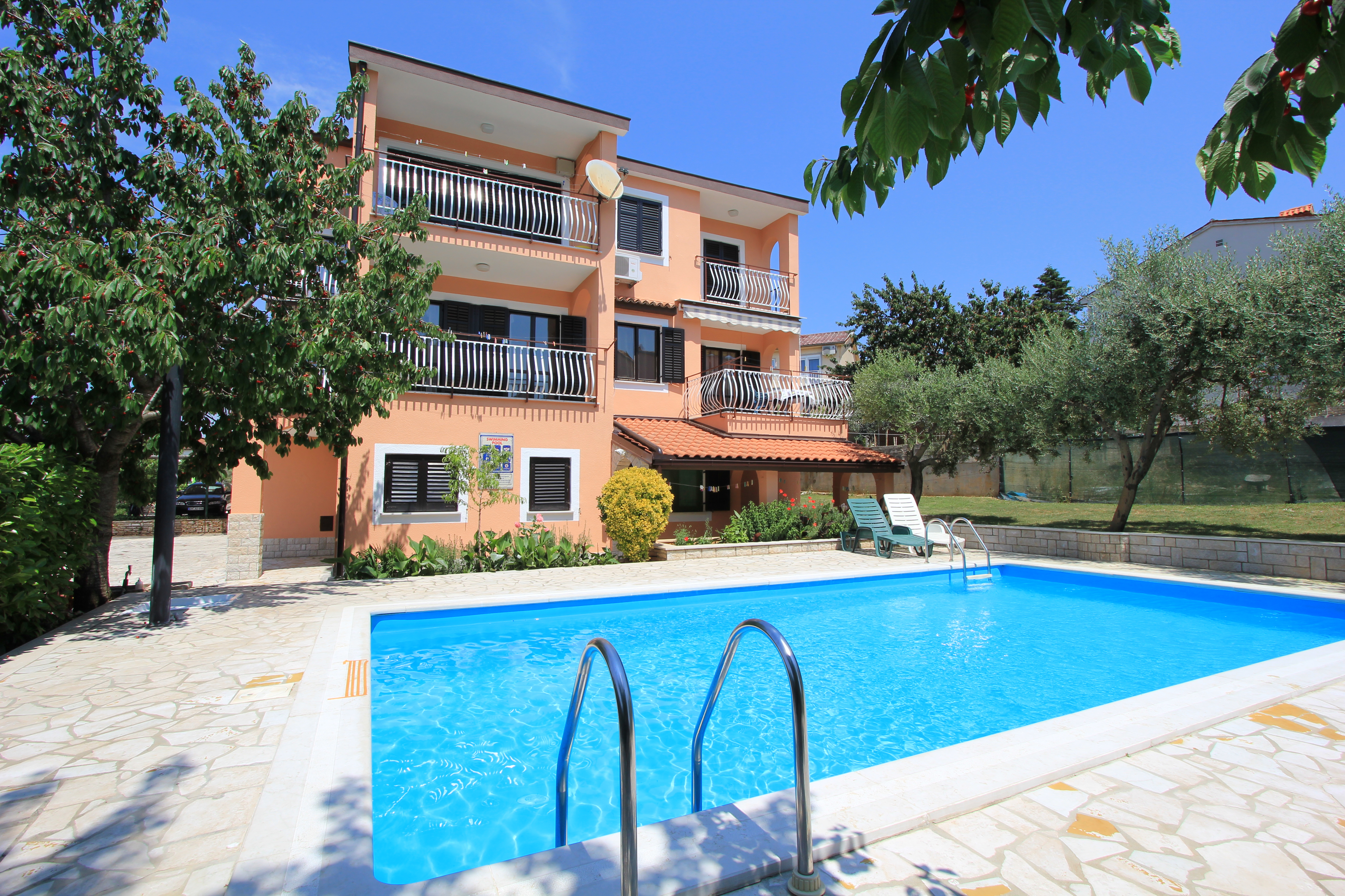 House with pool in Pula offers accommodation in apartments