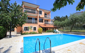 House with pool in Pula offers accommodation in apartments