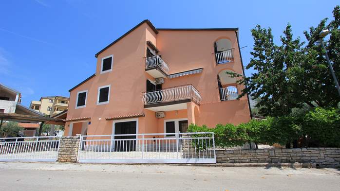 Casa con piscina all'aperto a Pula offre alloggio in appartamenti, 13