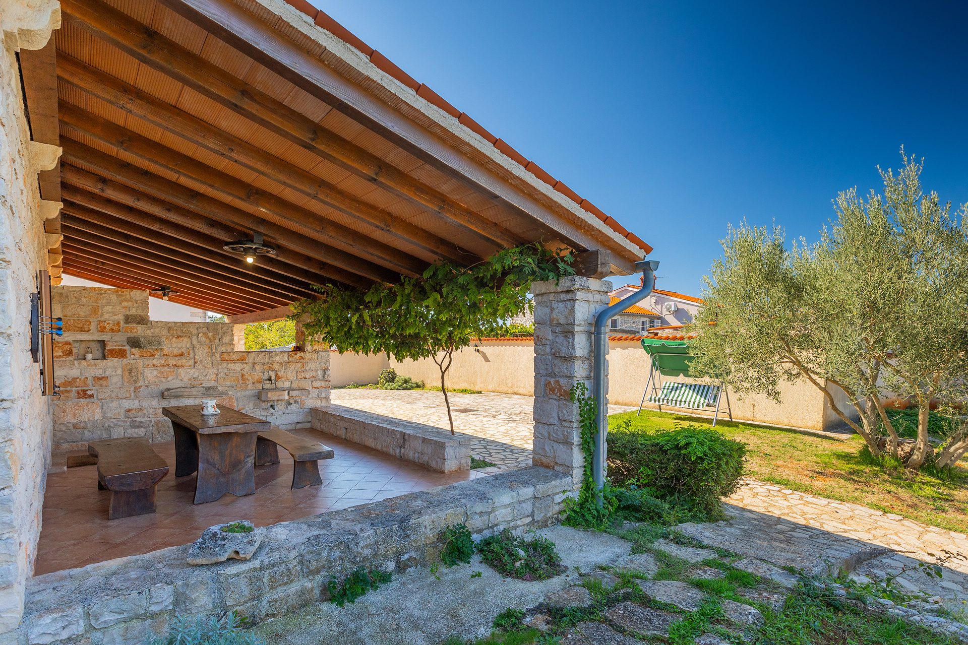 Villa mit Pool, im traditionellen istrischen Stil eingerichtet