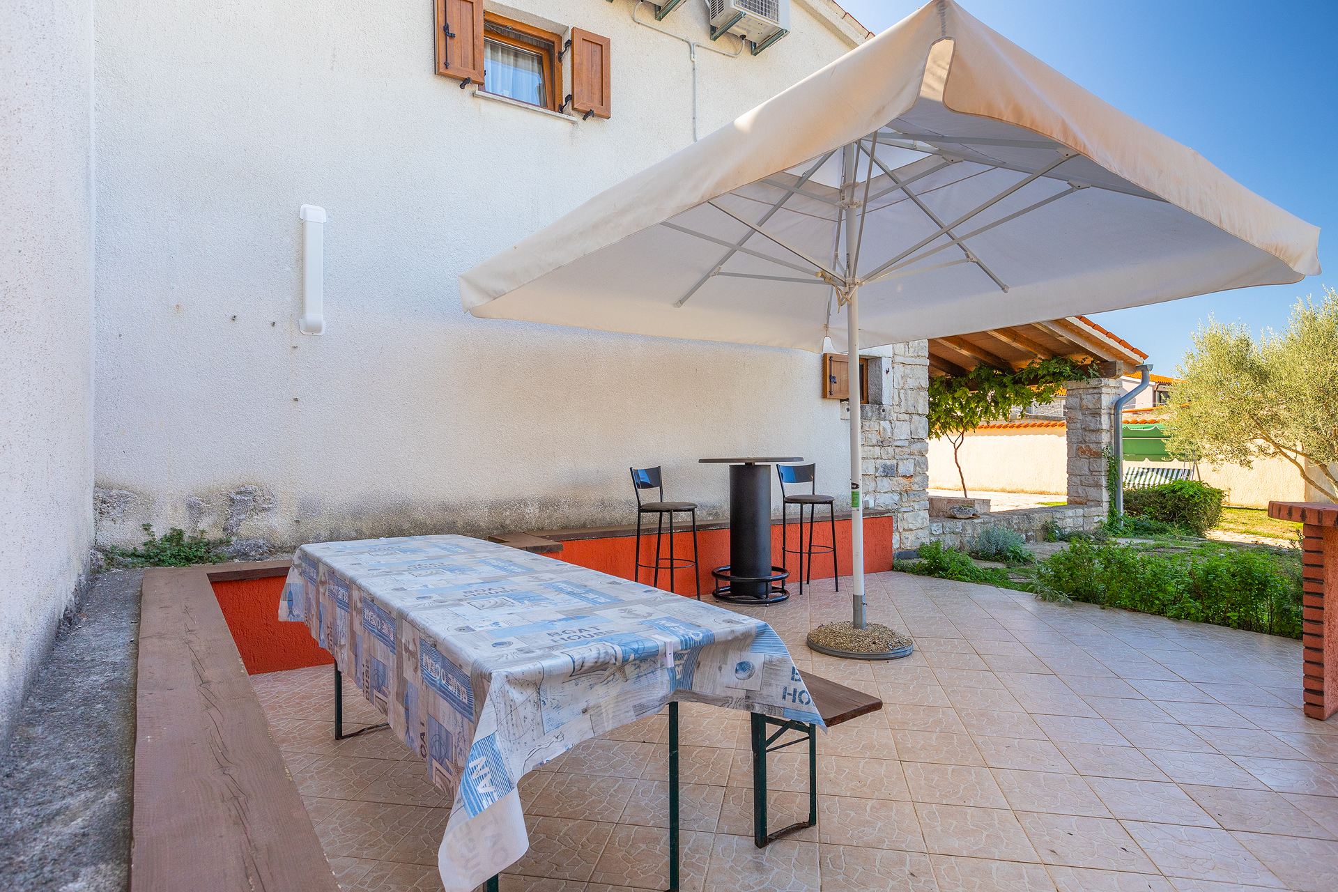 Villa mit Pool, im traditionellen istrischen Stil eingerichtet